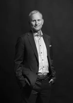 Muotokuva mustavalkoisena, pysty: Samppa Lajunen