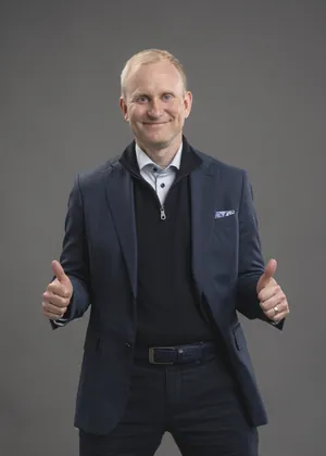 Peukut ylös, pysty: Samppa Lajunen